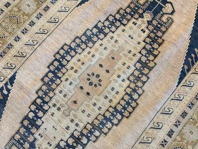 Central medallion on a blue & green medium Sivas Turkish Rug.