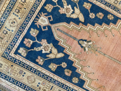 Close up of knotting work on a blue & green medium Sivas Turkish Rug.