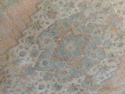 Medium blue/green Sivas Turkish Rug's center medallion.