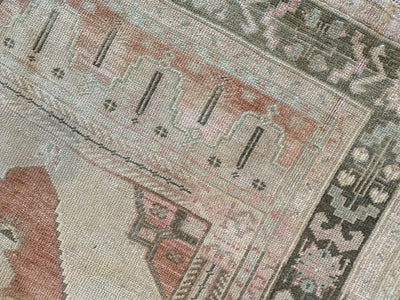 Close of of corner knotting on a red & orange medium Sivas Turkish Rug.