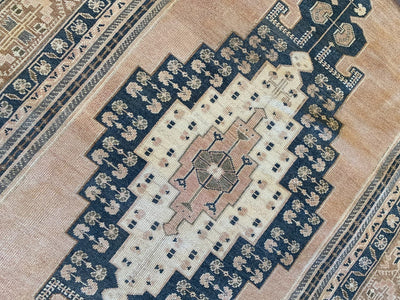 Central medallion on a blue & green extra large Sivas Turkish Rug.