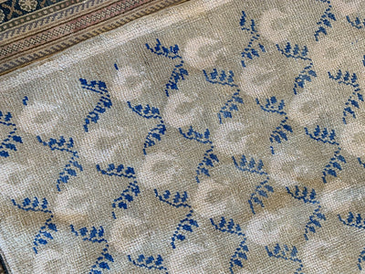Close up of knotting on a blue & green Sivas Turkish Rug runner with a repeating motif.